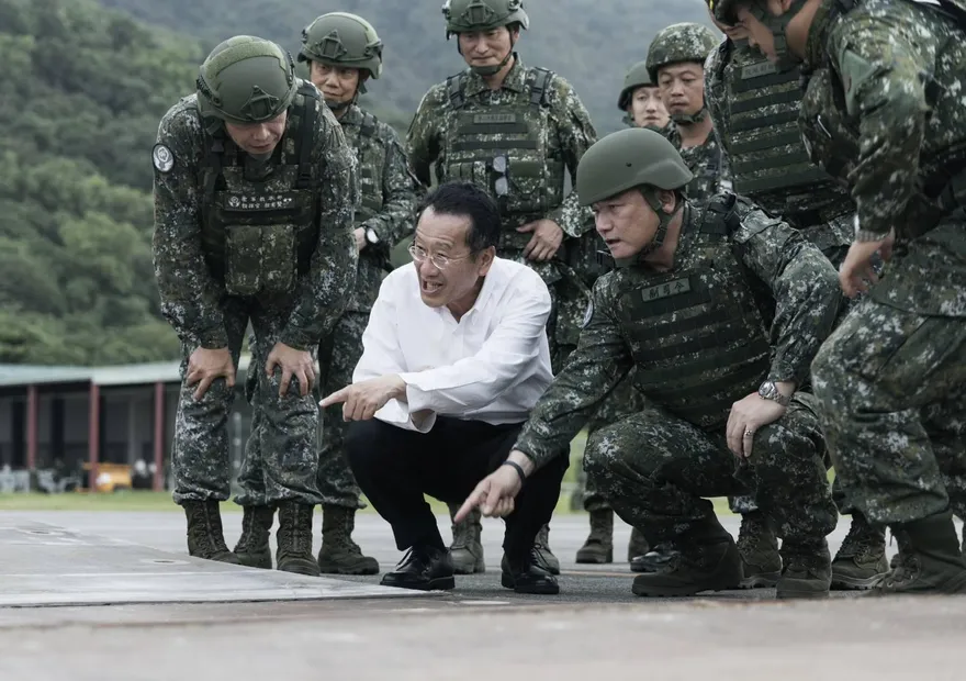 顧立雄視導漢光　花蓮佳山基地空軍跑滑道搶修曝光