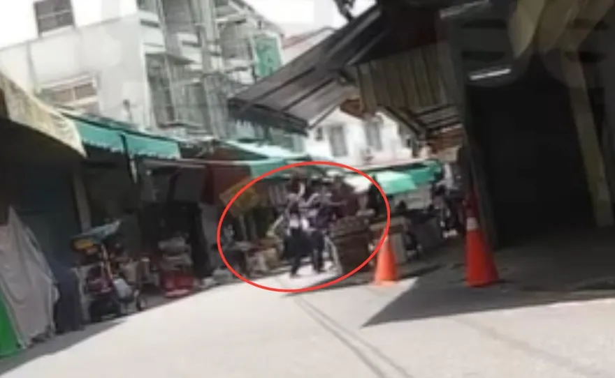 影/嘉義中埔菜市場當街砍人　酒後反目1人遭砍傷送醫