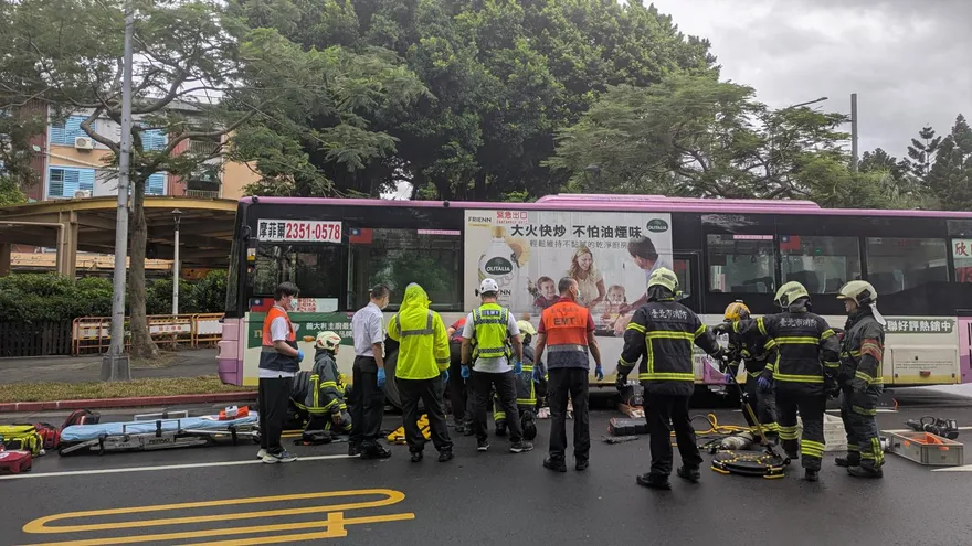 影/得賽跑求生？乳癌權威慘遭公車撞死　事發路口燈號秒數遭疑