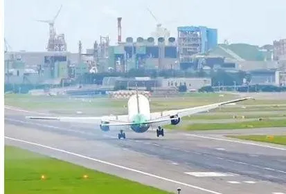 影/颱風薇帕外圍環流肆虐！知名航空公司「班機晃爆驚險重飛」