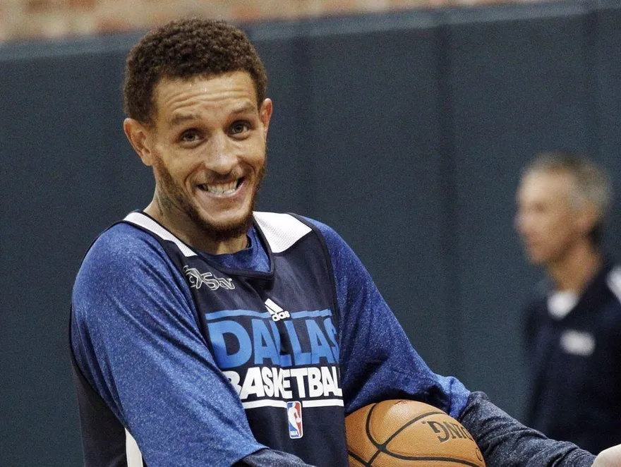 NBA/前隊友再被拍到流浪街頭！38%網友籲詹皇應伸出援手