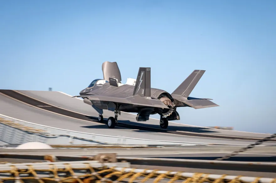 F-35緊急升空！俄國戰機逼近北約演訓　英國航艦2機出動攔截