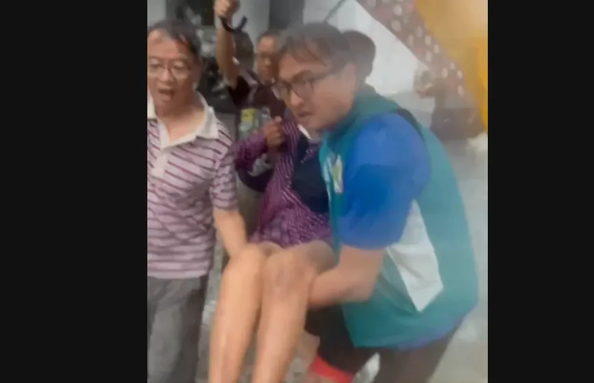台東淹水成災！洗腎嬤求醫受阻　鄰里「人力接駁」抬出