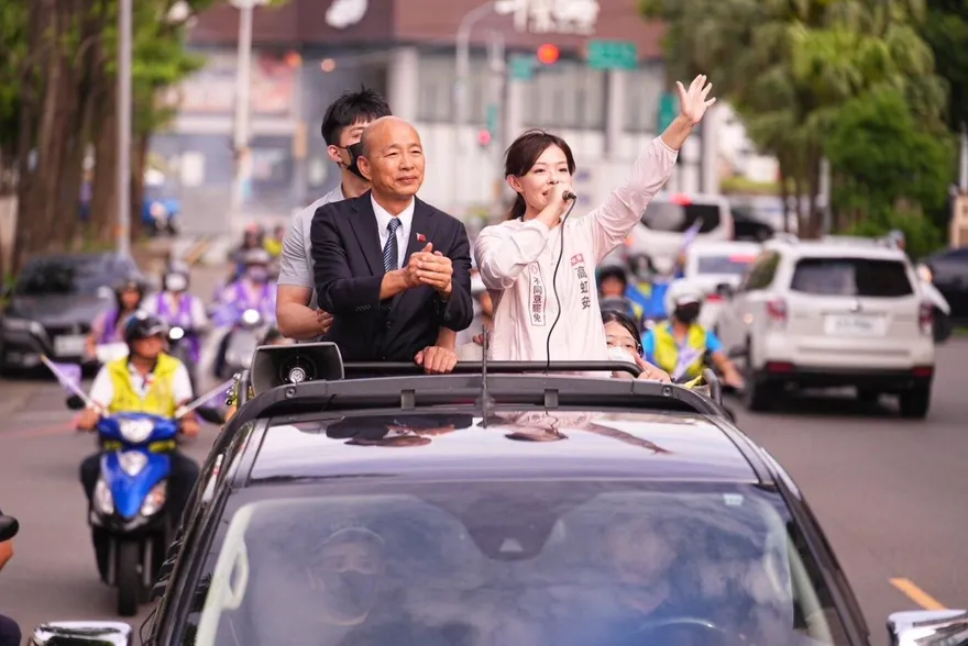 高虹安韓國瑜聯手掃街1.2萬人同時線上觀看　韓：車上的是我不是柯建銘！