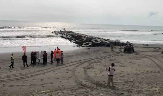 台南黃金海岸1童戲水失蹤　無人機＋直升機全面擴大搜尋