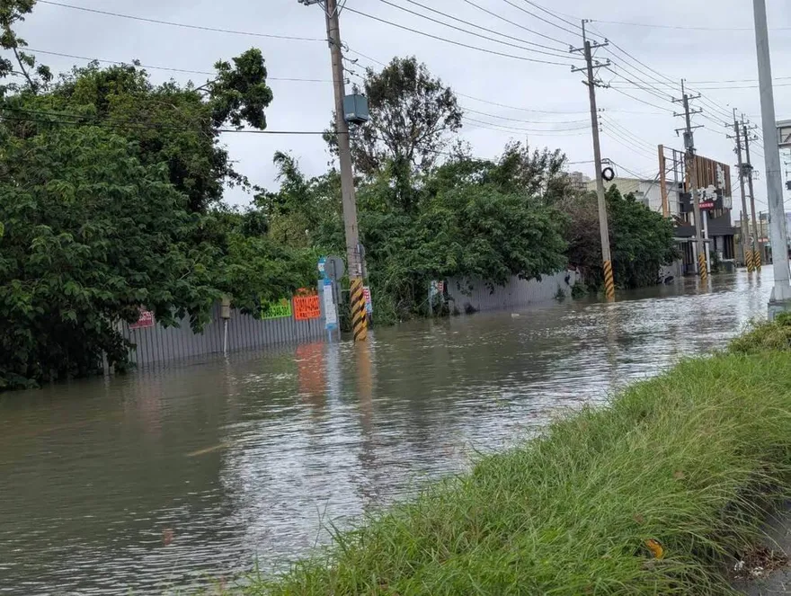 雲嘉南豪雨狂炸大停電！台電投入近800人巡視搶修