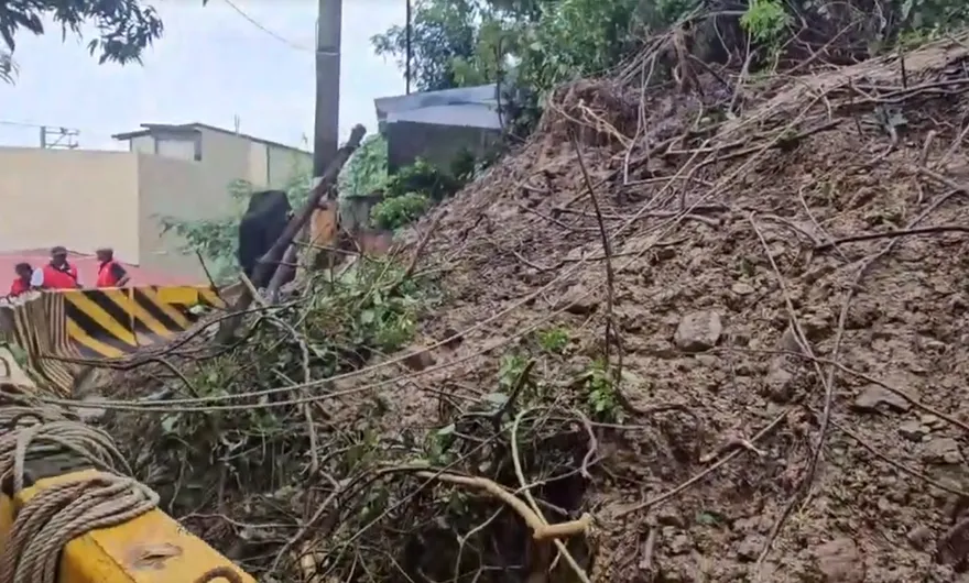 影/連日豪雨不停！屏東縣獅子鄉內獅村爆大面積土石坍方