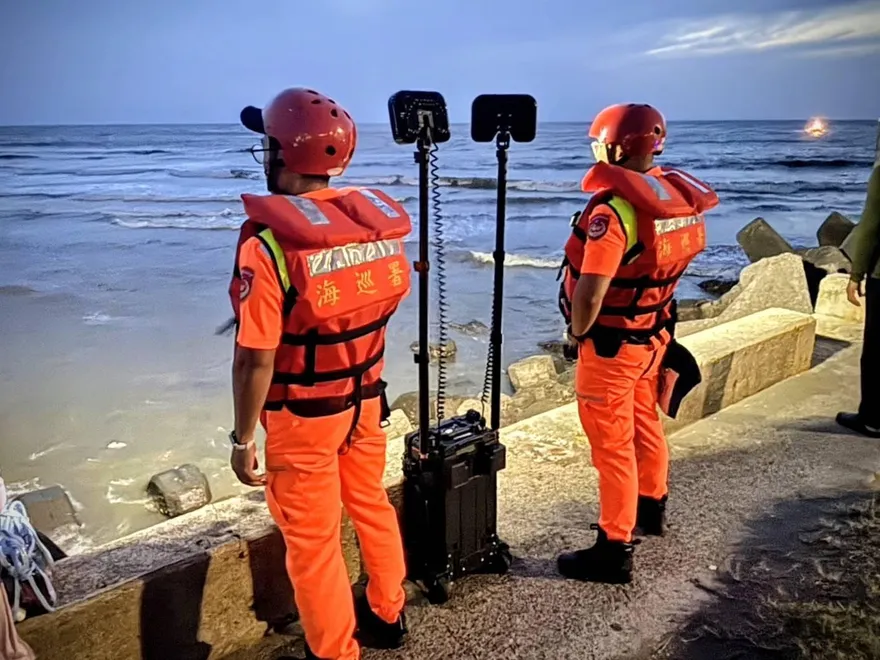 竹圍漁港2高中生戲水遭海浪捲走！海巡緊急搜救中