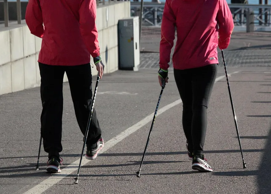 沒時間運動？研究：每天快走15分鐘能降低20%死亡率