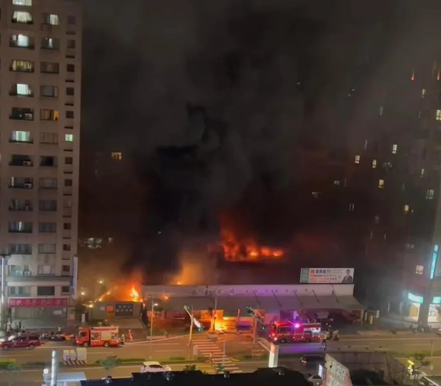 影/中壢環東市場深夜陷火海！　現場傳爆炸聲幸無人受困