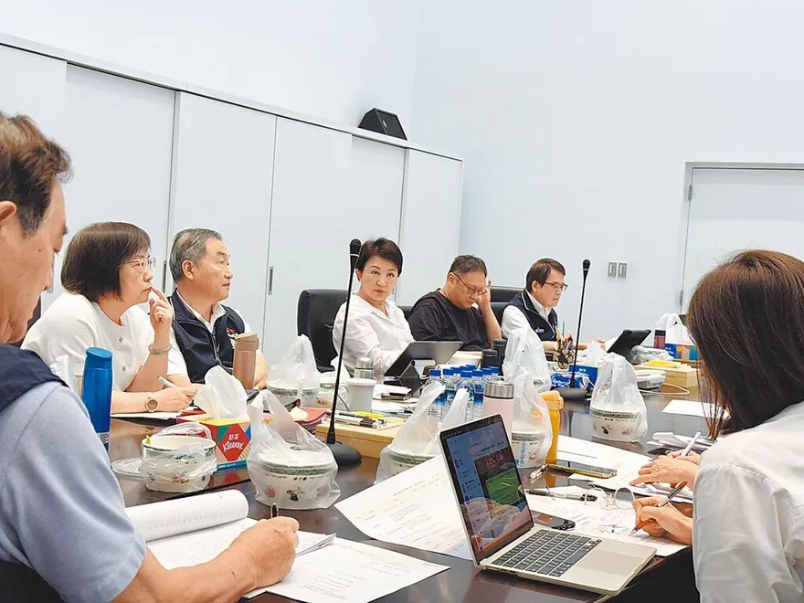 台灣面臨「雙重災難」！盧秀燕：中央應加速普發1萬元