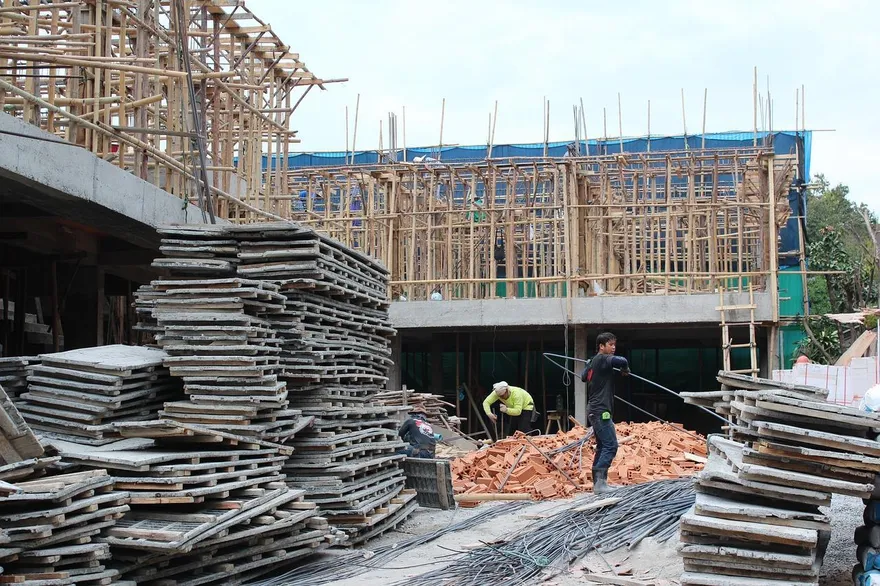 新北工地驚傳工安意外！60歲男15樓墜落8樓　緊急送醫