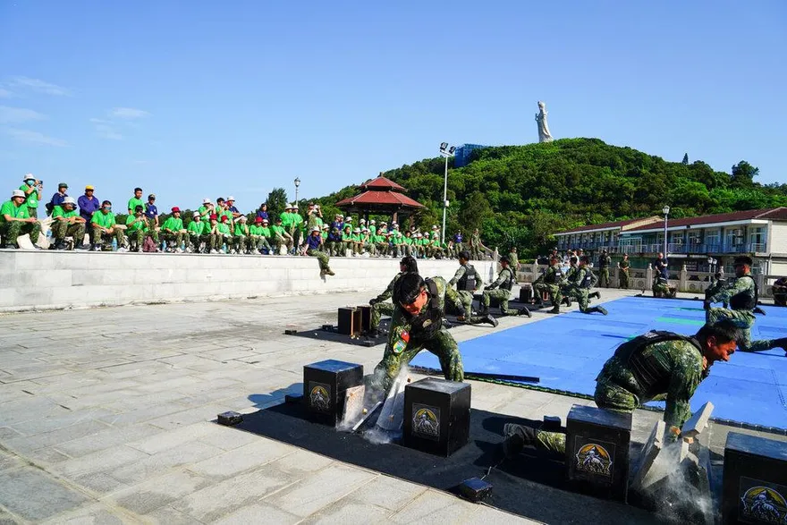 馬防部「雲台戰技隊」操演！戰鬥營學員欣賞直呼：好熱血