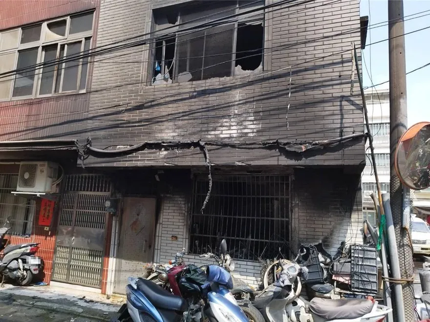 中壢民宅疑瓦斯氣爆起火　丈母娘、女婿50％燒燙傷