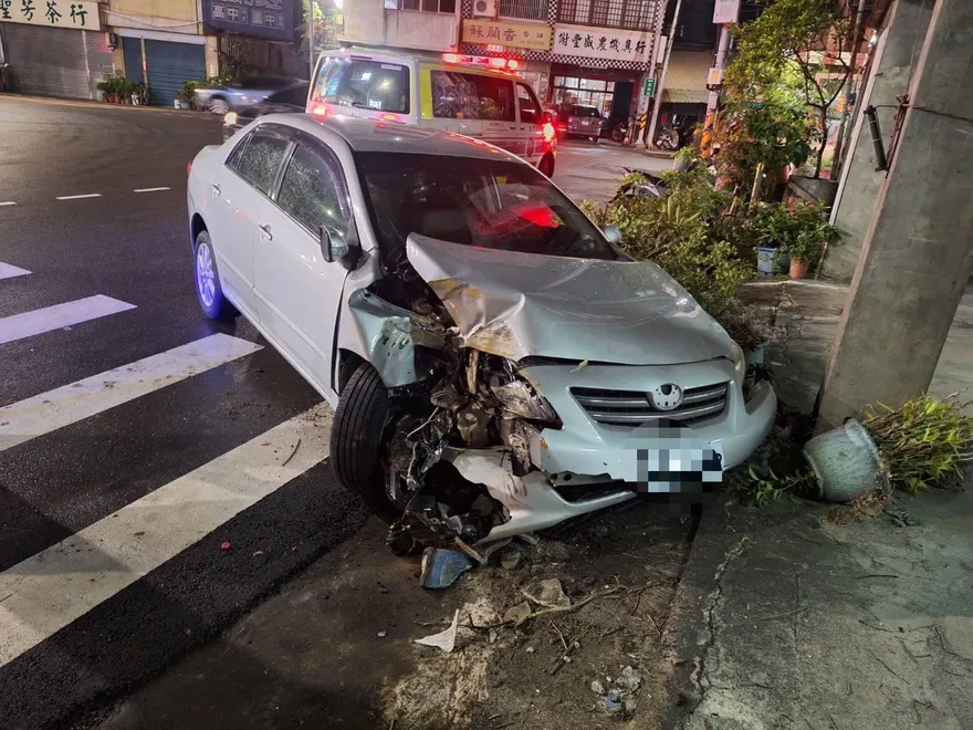 彰化驚見「酒駕高速衝撞民宅」！醉妞遭當場壓制