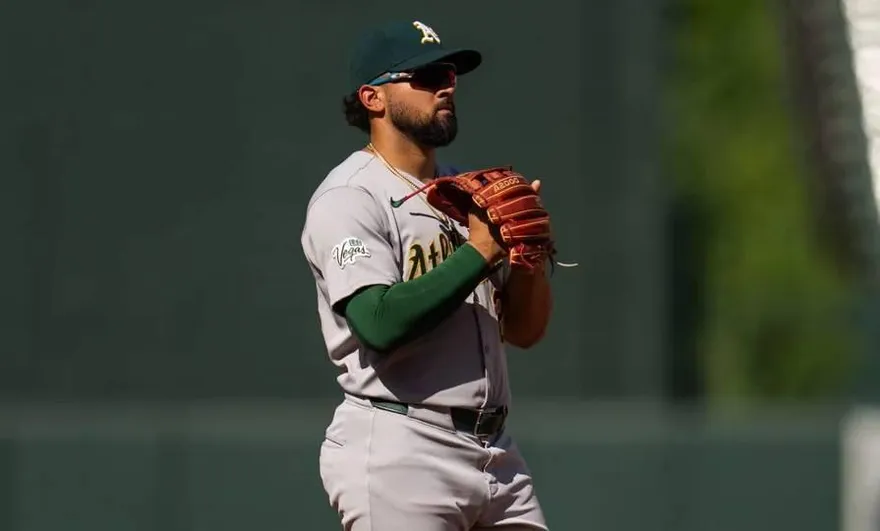 MLB/史上首見！運動家野手單場「左右手互換」秀超狂守備