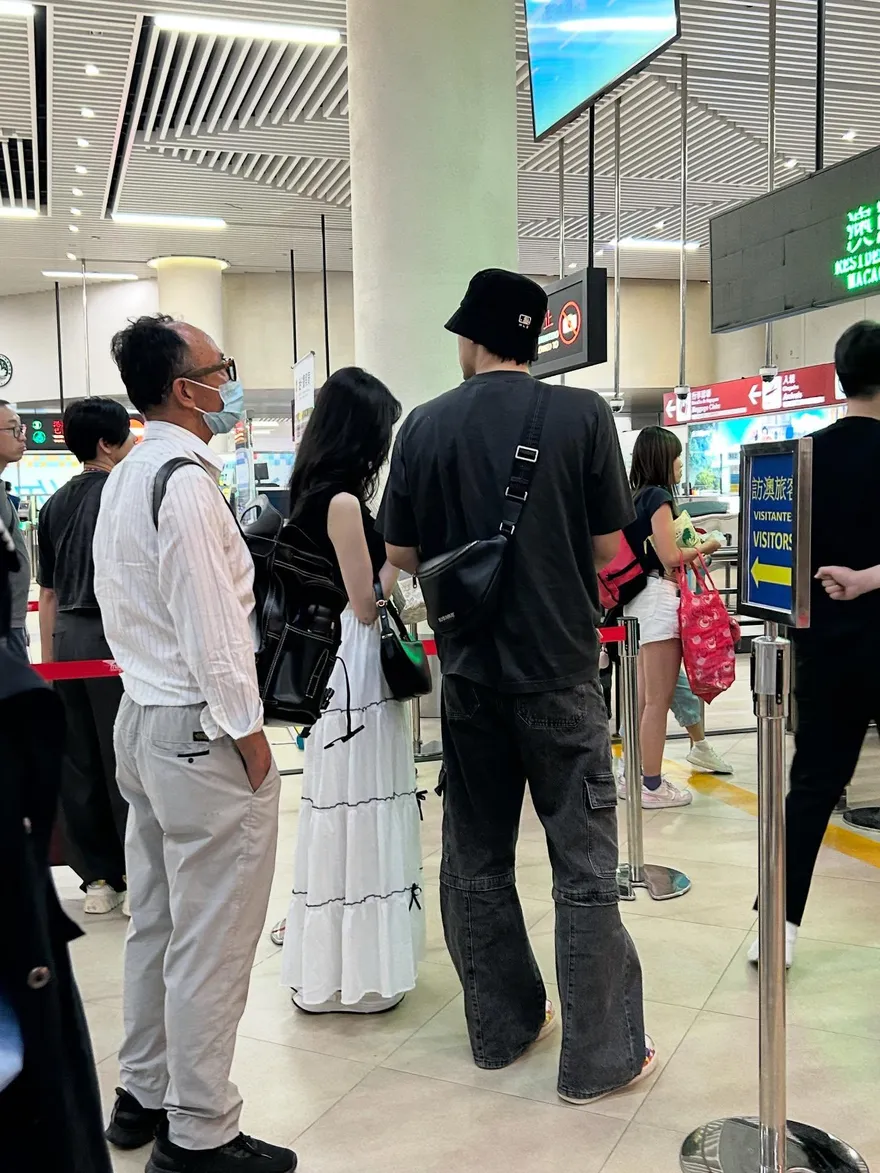 閃兵後近況曝！陳零九揪JKF女神啾啾同遊澳門　唱片公司回應了