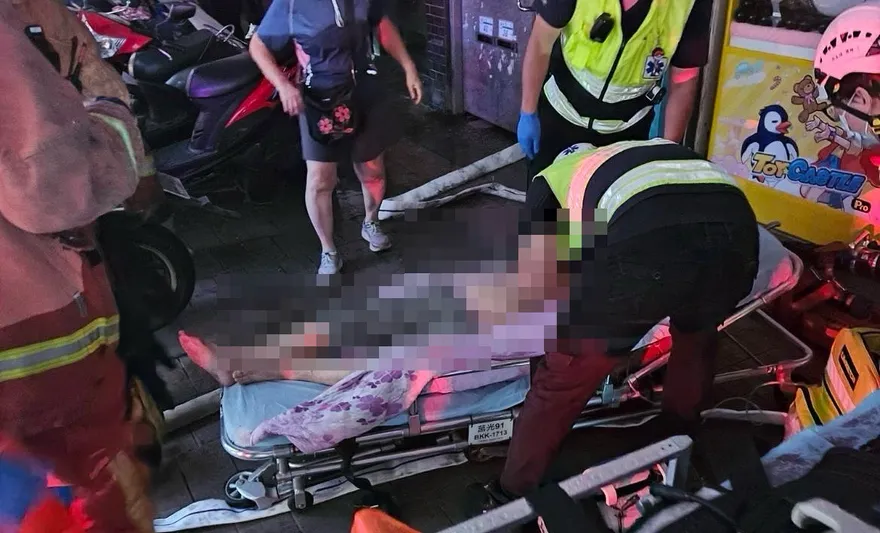 新北板橋公寓火警延燒　救出3人1男命危