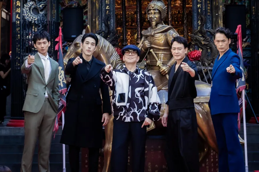 《角頭》集結5夯團前成員！他放話破5億有望開唱　鄭人碩狂送飛吻寵粉