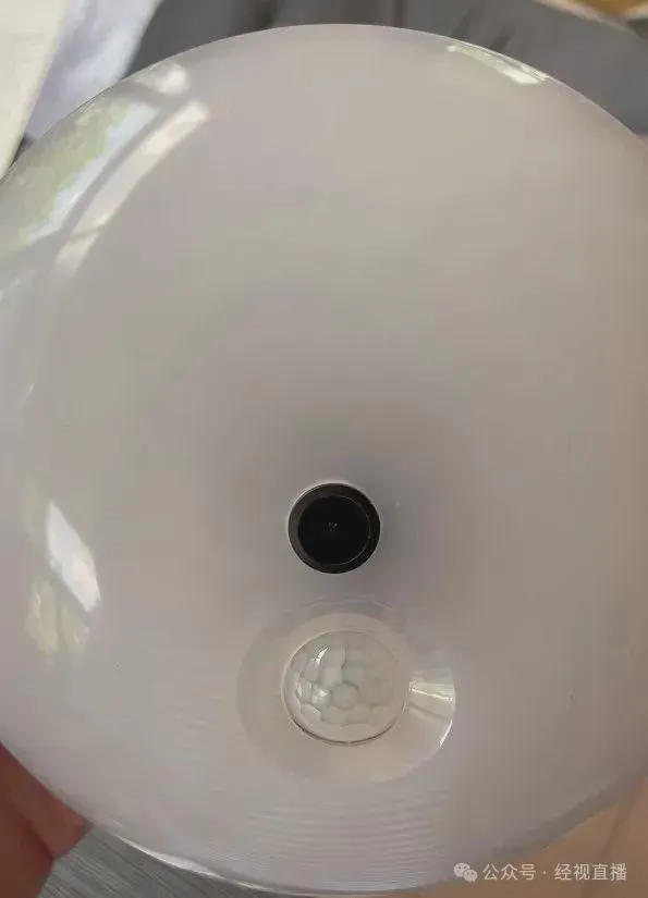 停電意外揭密！燈泡竟藏針孔攝影機　房東竟要求退租息事寧人