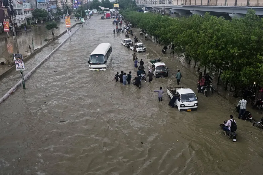 暴雨下不停！巴基斯坦洪災死亡人數不斷攀升　近700人喪生