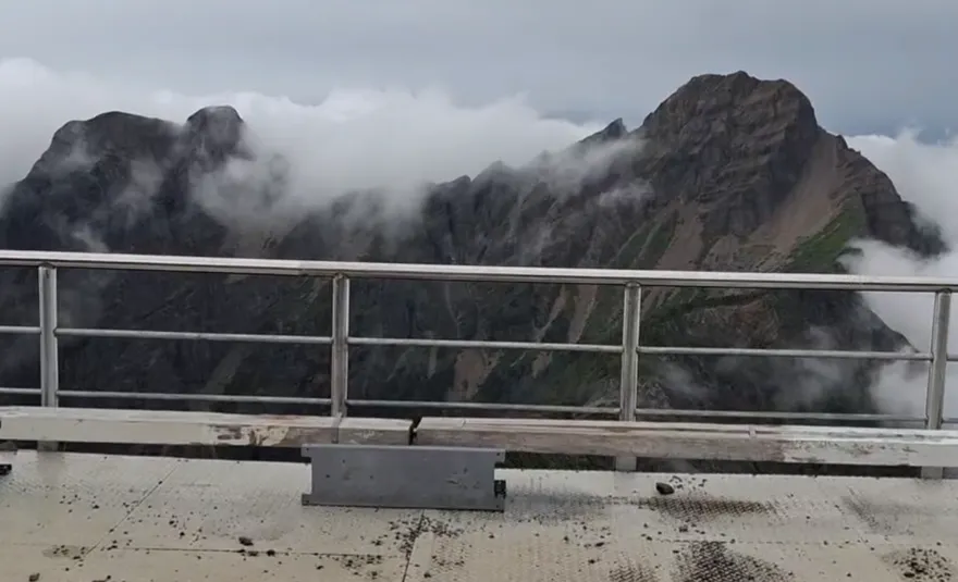 影/玉山東峰2名山友「遭雷擊」！女山友頭爆血　搜救隊急出動