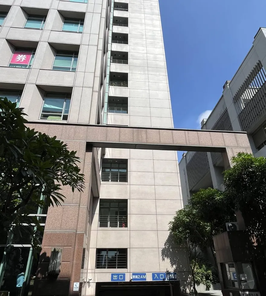 台中市府隔壁驚見「當場死亡」！女子墜樓慘死