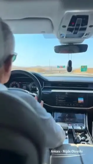 影/糗！土耳其交通部長上傳開車影片　眼尖網友發現超速遭開罰