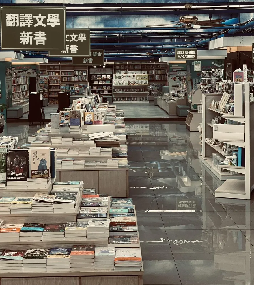 台南政大書城突發「搶救書本大作戰」　店內慘況曝