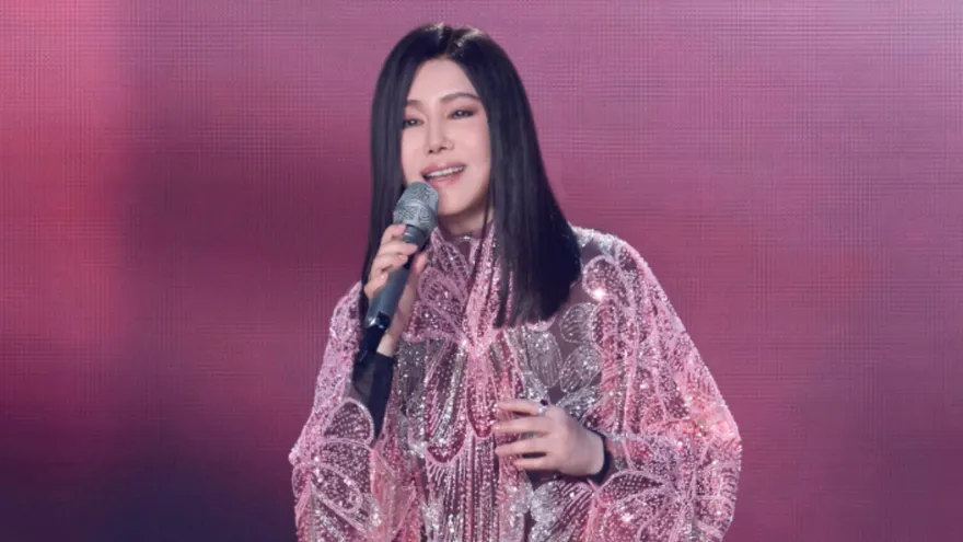 江蕙小巨蛋開唱今最終場！費玉清贈「紅粉佳人」花禮藏浪漫巧思