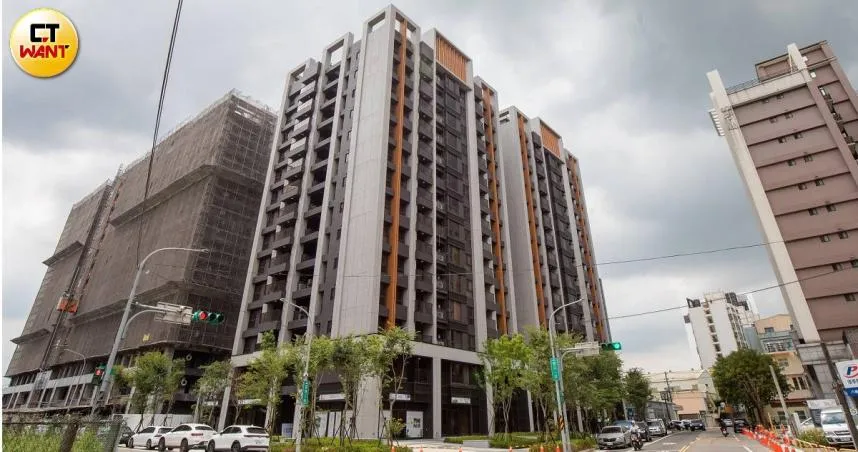 超可怕社區電梯！受困、劇晃、指示燈整組掉　住戶不敢搭了