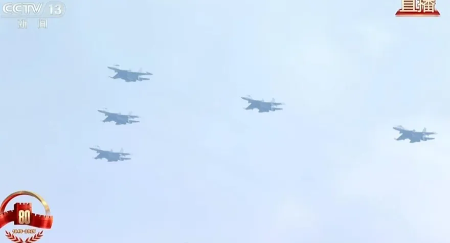 影/陸九三閱兵空中戰力亮相！最新匿蹤戰機「殲-35A」曝光