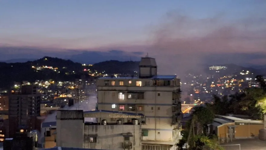 影/基隆空屋大火波及2層樓！火舌瞬間吞噬整棟建築