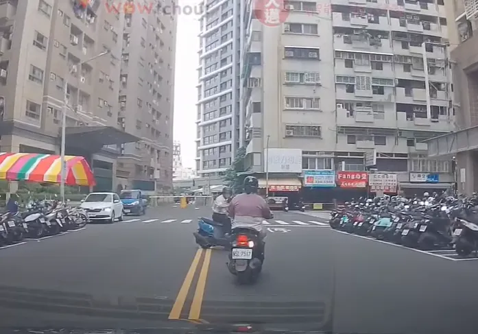 騎士逆向闖紅燈還罵人只為這件事　民眾目擊PO網警開罰