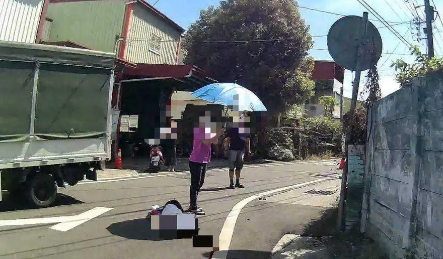 影/彰化80歲嬤Y字路遭撞飛5公尺　重摔全身骨折亡