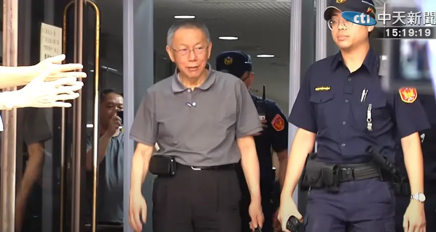 陳佩琪抱怨半夜監控柯文哲　藥師林士峰：青鳥又會出征