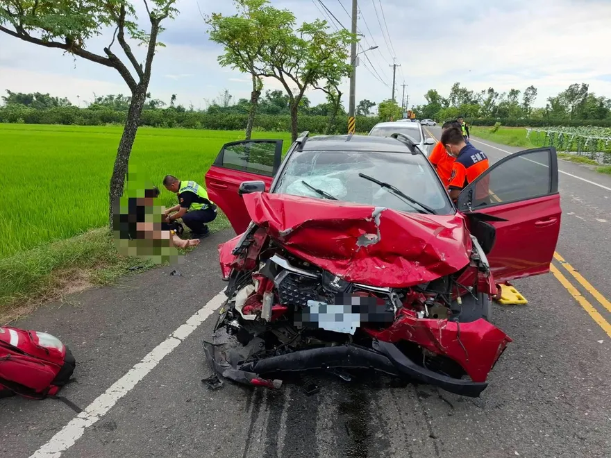 台南死亡對撞車禍！車頭全爛1死2傷　車內搜出毒品