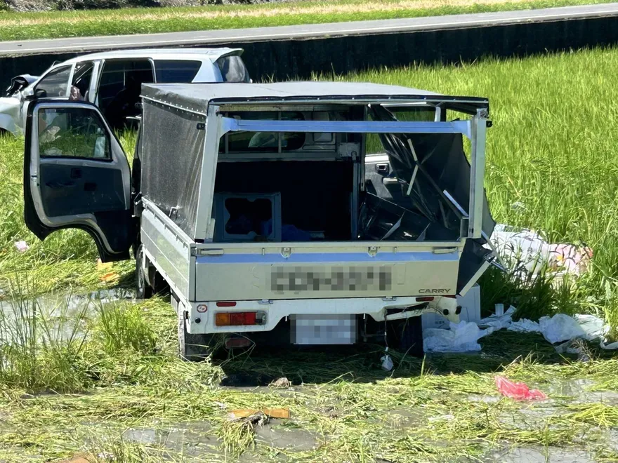 好兄弟急著要？宜蘭「冥界運鈔車」嚴重事故　水田現場超毛