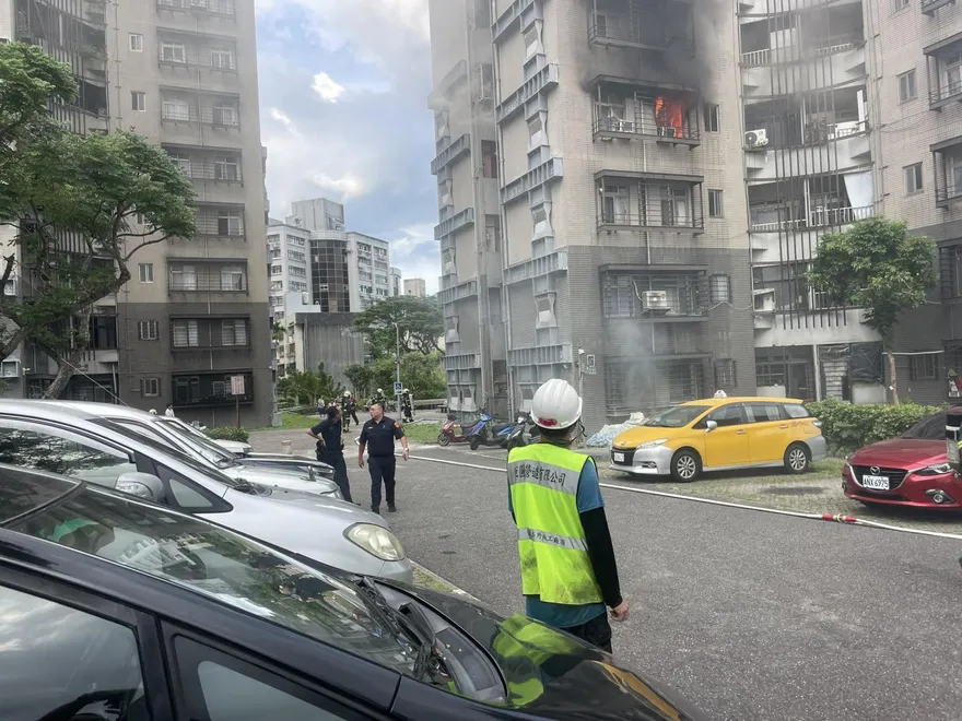 北市文山區公寓火警　7旬翁行動不便受困火場