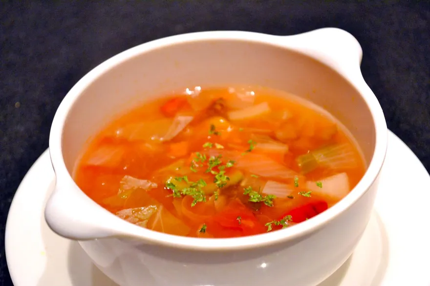 顧血壓、荷爾蒙！番茄豆腐湯「加幾滴橄欖油」營養翻倍