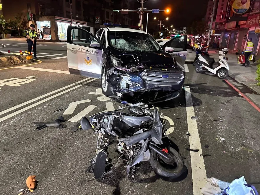 影/中壢機車「時速破百」對撞警車　男連闖13紅燈、人被逮