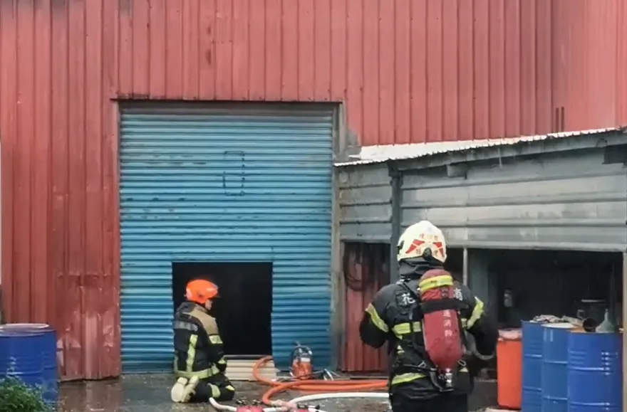 影/花蓮烤漆工廠疑遭雷擊竄火勢　3人嗆傷急送醫