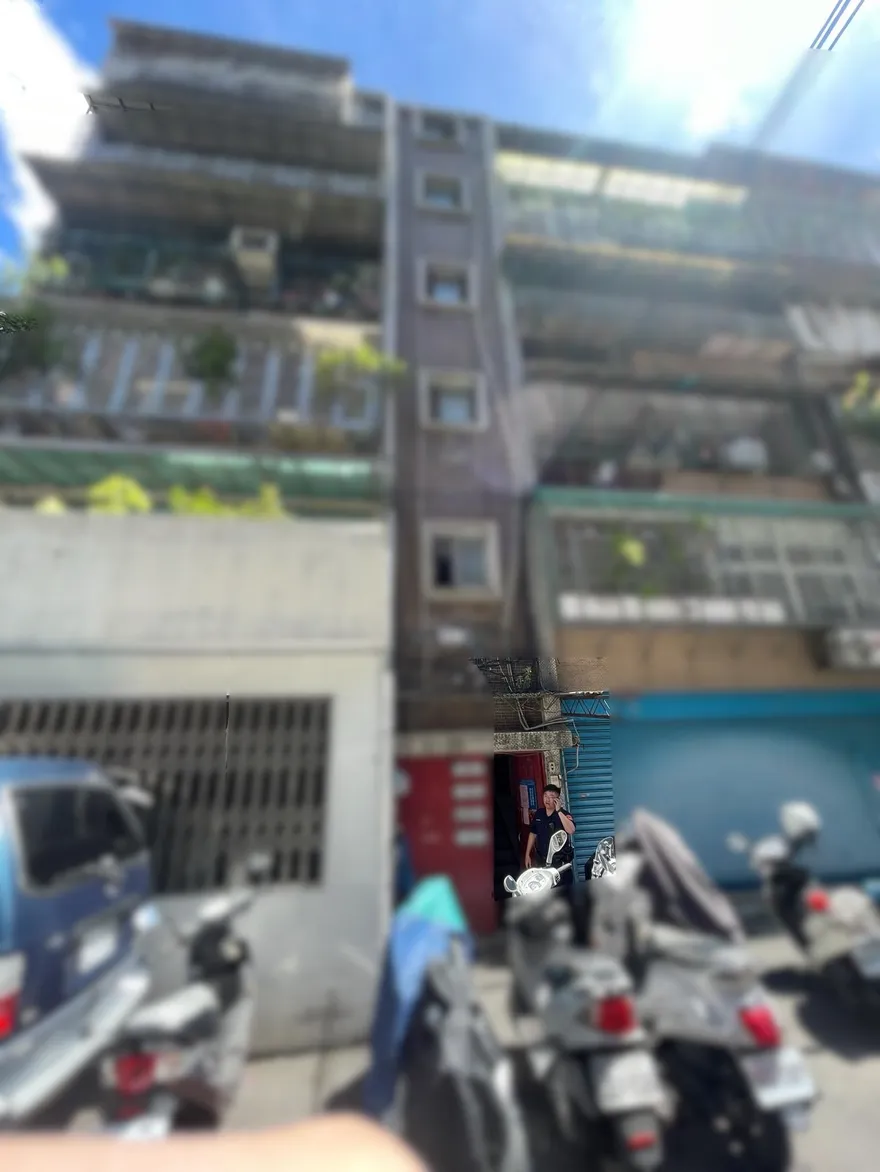 命懸一線！新莊7旬翁「脖子嚴重刀傷」送醫搶救中