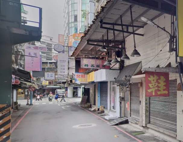 板橋「小西門町」人潮變少？　網驚：一排店掛租