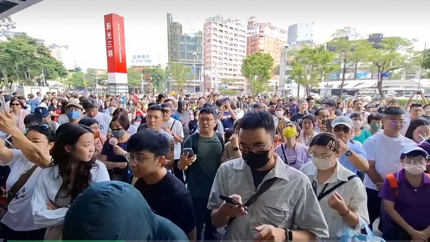 停業7個月！台中新光三越重新開幕　人潮「瞬間灌爆」曝