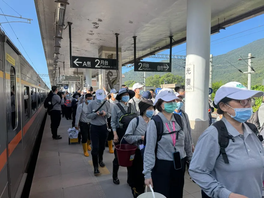 鏟子超人免擔心！台鐵今晨再宣布「加開9列次、通通有停光復」