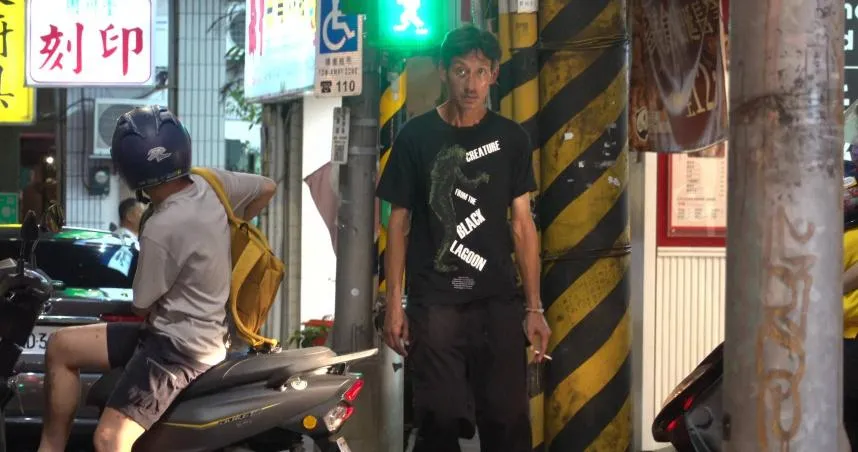 唐治平夜晚遊走北市街頭　身形消瘦變成「皮包骨」