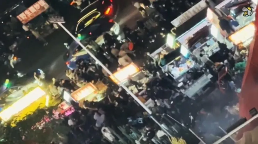 影/桌椅滿天飛！昆明夜市小販不滿取締　與城管「激戰6hrs」