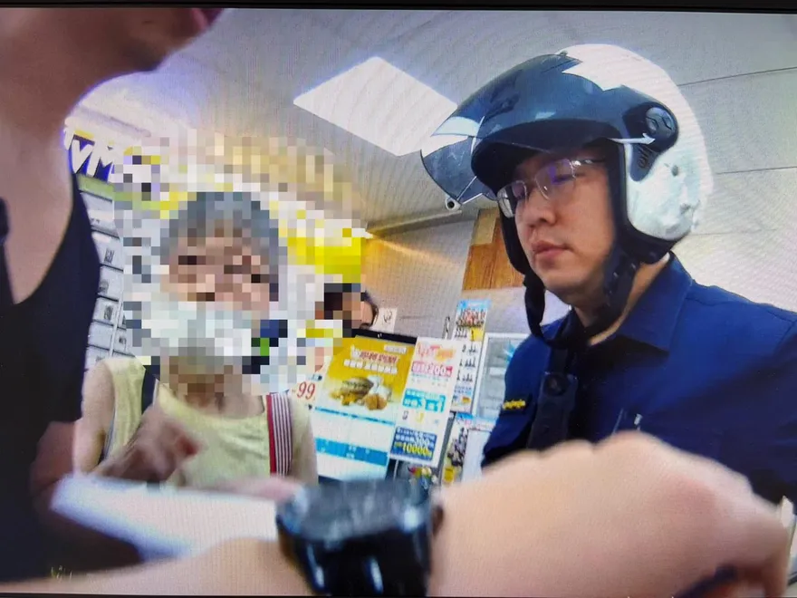 北捷白髮嬤被踹飛又搭捷運要人讓位！遭拒後安靜「改坐一般座」