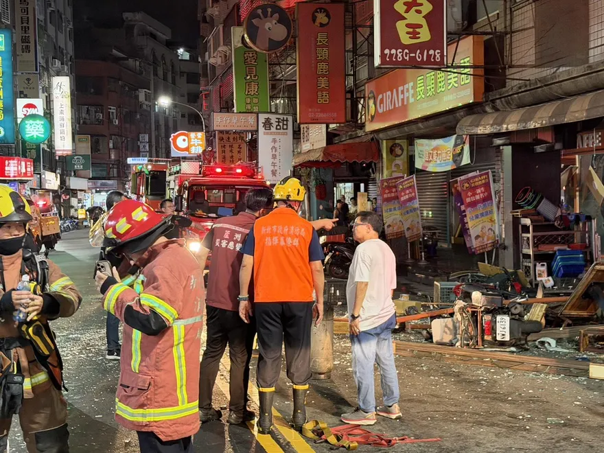 影/蘆洲便當店氣爆釀7傷！ 瓦斯行員工2度燒傷　警消：疑有人使用火具